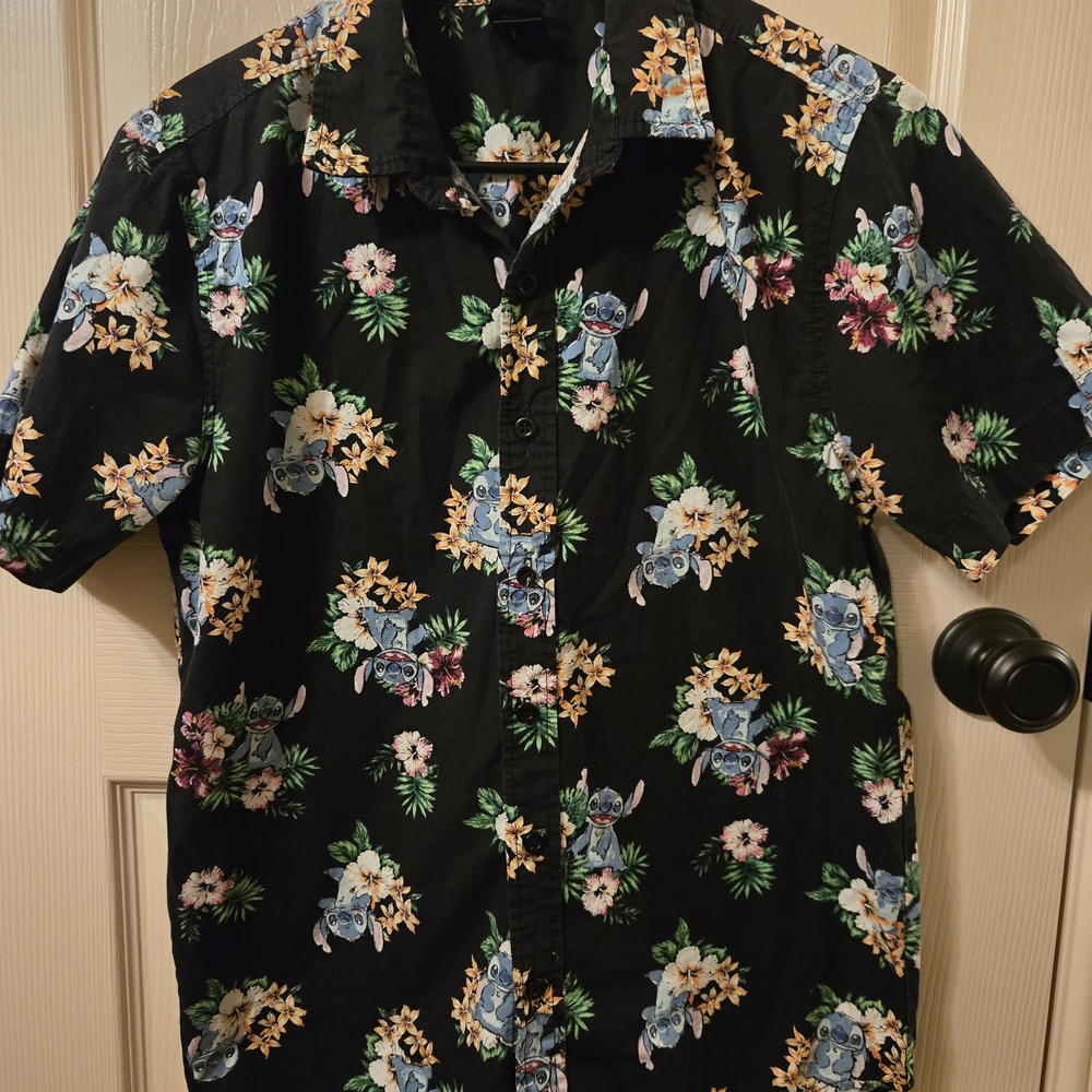 Disney Lilo & Stitch  Hawaiian Button Up Shirt Size Small Black Floral Tropical